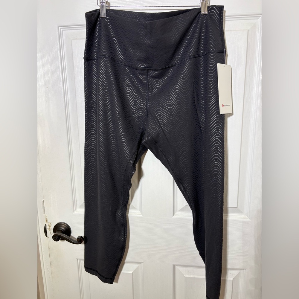 NWT!  LULULEMON ALIGN HIGH RISE Pant 25" SIZE 18 Black Wavy Print